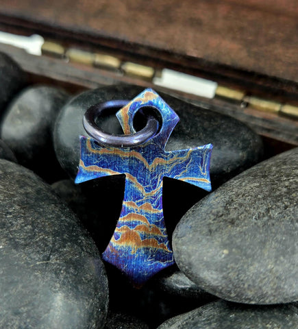 CROSS PENDANT NECKLACE titanium