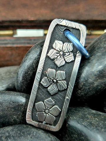 DAMASTEEL FLOWERS PENDANT