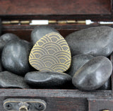 Fidget lucky coin pick brass with Japanese Daruma