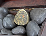 Fidget lucky coin pick brass with Japanese Daruma